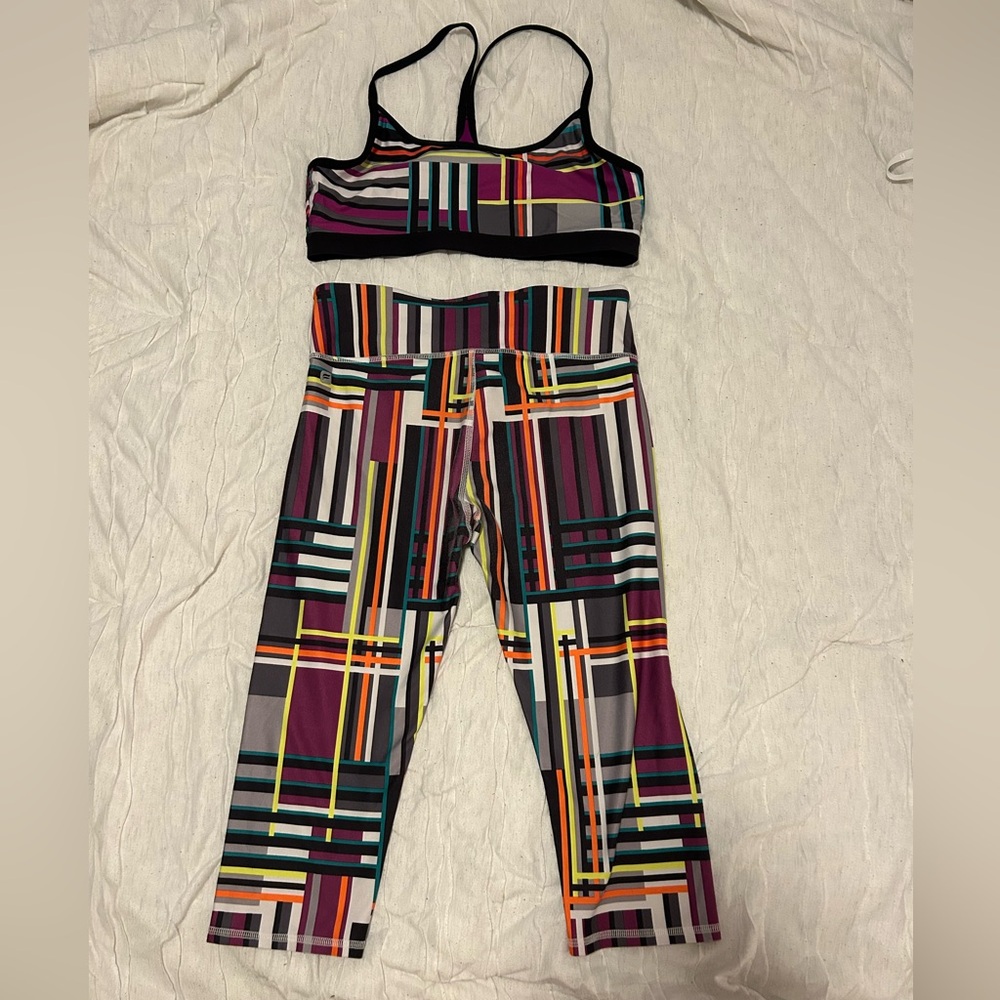 Colorful Fabletics Geometric Capri Leggings and Sports Bra